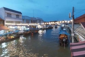 Bangkok: Amphawan kelluvat markkinat, junamarkkinat ja tulikärpästen venekierros