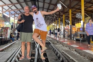 Bangkok: Amphawan kelluvat markkinat, junamarkkinat ja tulikärpästen venekierros