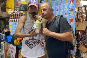 Bangkok: Amphawan kelluvat markkinat, junamarkkinat ja tulikärpästen venekierros