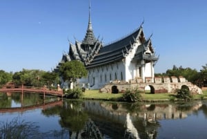 Bangkok: Tur til den gamle by Muang Boran og Erawan Museum