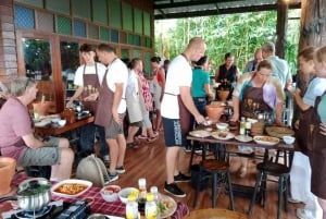 Bangkok: Authentic Thai Cooking Class and Local Lifestyle