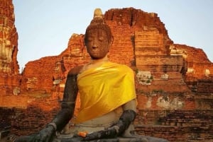 Bangkokissa: Ayutthaya VIP-päiväretki veneajelulla ja oppaalla.