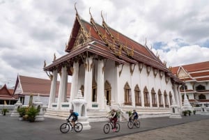 Bangkok: Backstreets and Historic Temples Bike Tour