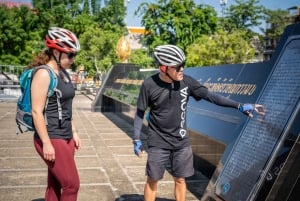 Bangkok: Backstreets and Historic Temples Bike Tour