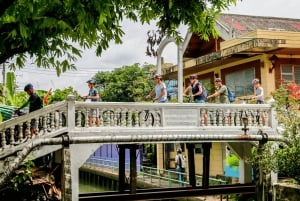 Bangkok: Backstreets and Historic Temples Bike Tour