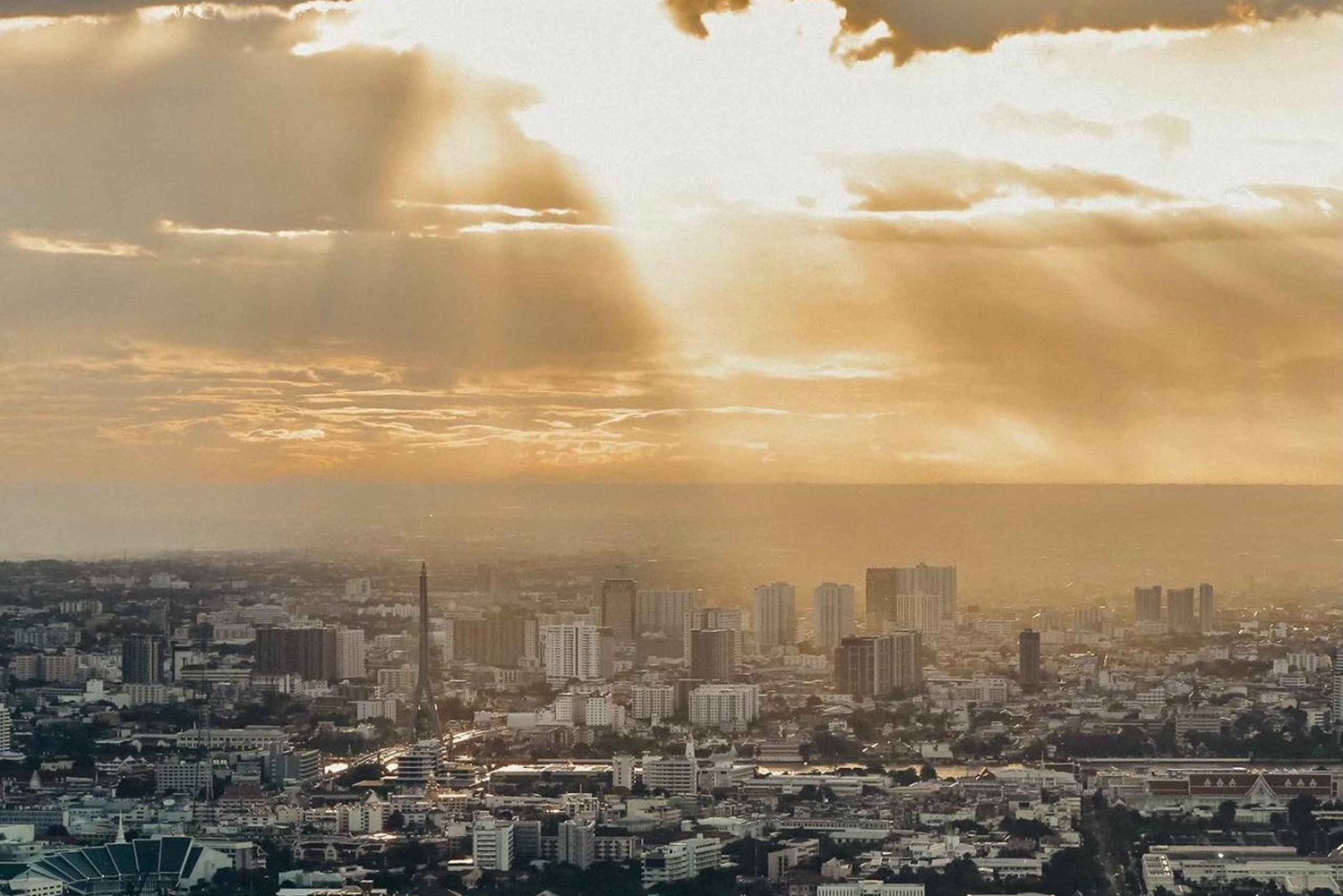 Banguecoque: pequeno-almoço buffet no Baiyoke Sky, na varanda do 81.º andar