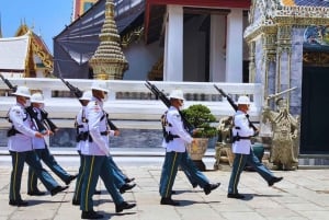 Bangkok: Guidad tur till Grand Palace och Wat Arun med transport