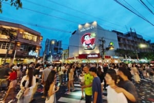 Bangkok: Banthat Thong Road Food Tour with Rooftop Drink