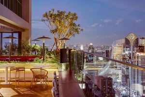 Bangkok: Bar.Yard Rooftop Bar Kimpton Maa-Lai F&B -paketit