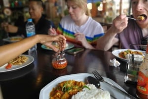 Bangkokissa: Pyörä- ja kanavaveneajelu lounaalla