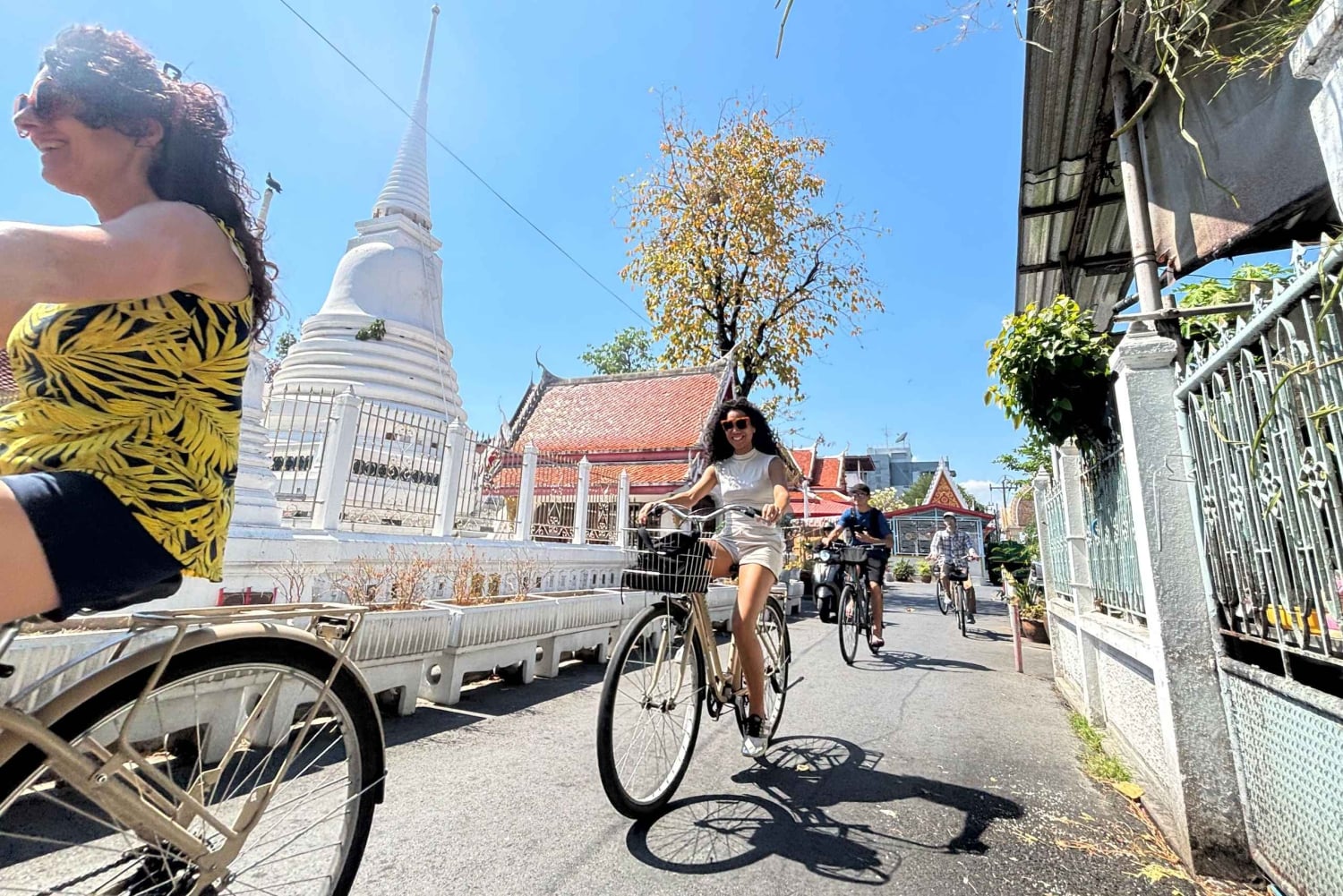 Bangkok: Cykel, båt och mattur i Thonburi