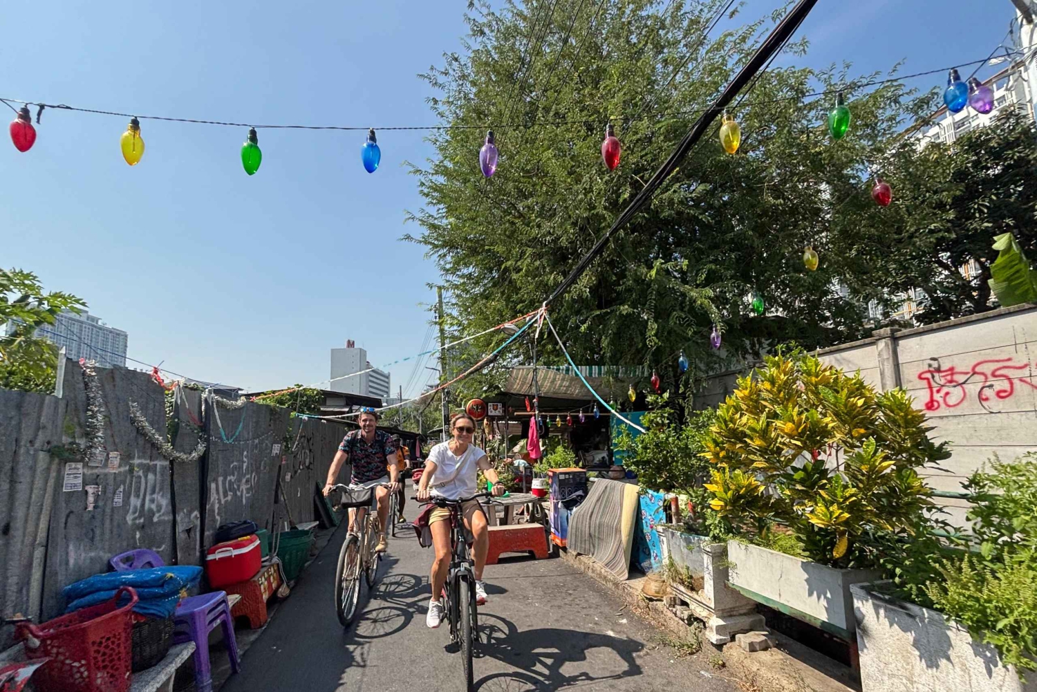 Bangkok: Cykel, båt och mattur i Thonburi