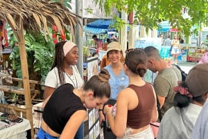 Bangkok: Bite-Sized Food Tour at Floating Market