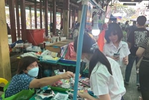 Bangkok: Bite-Sized Food Tour at Floating Market