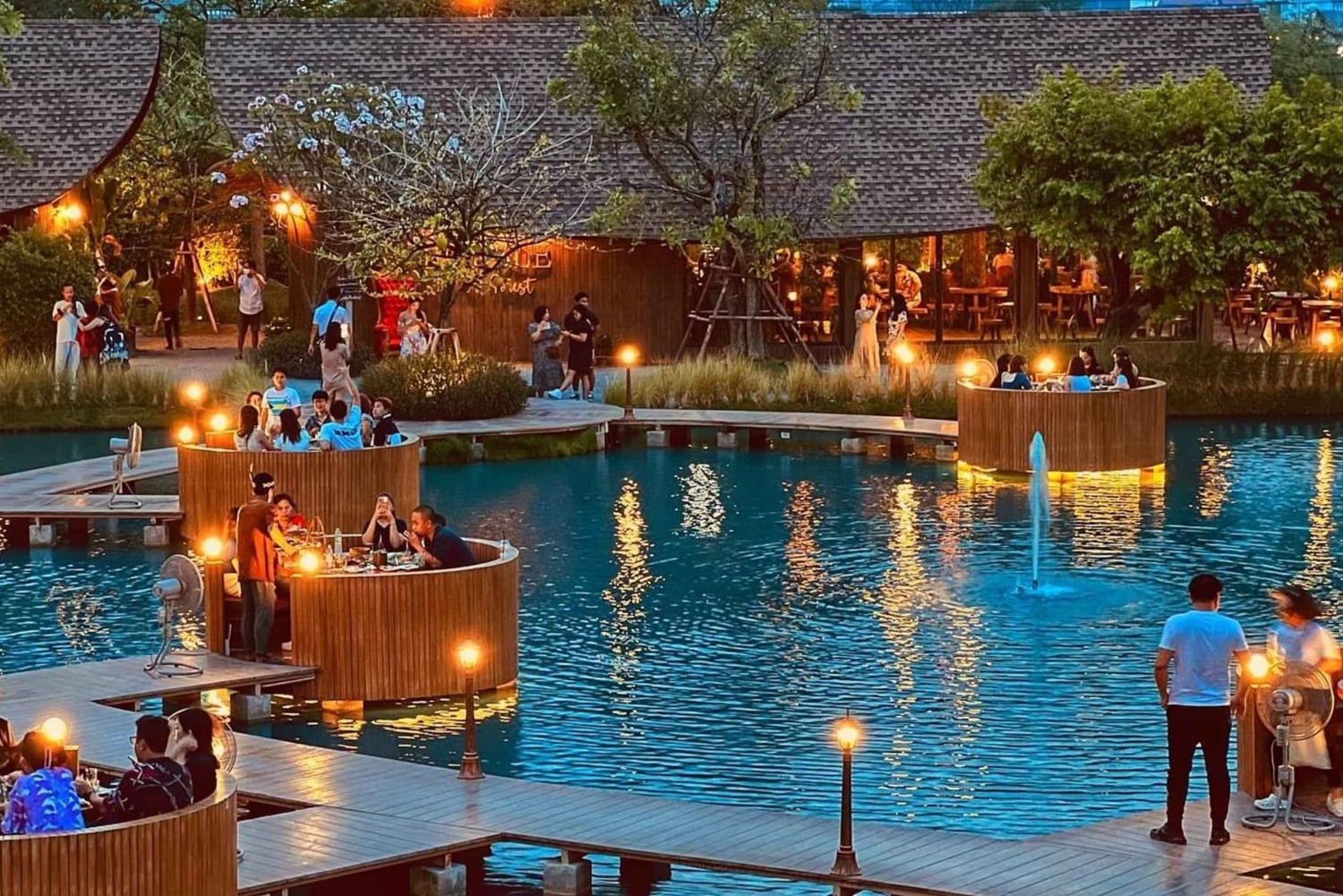 Banguecoque: Pacotes de comida do Bubble in the Forest Cafe