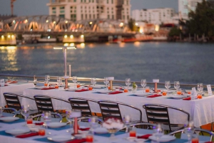 Бангкок: Карнавальная прогулка с ужином, пивом и «шведским столом»