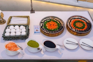 Бангкок: Карнавальная прогулка с ужином, пивом и «шведским столом»