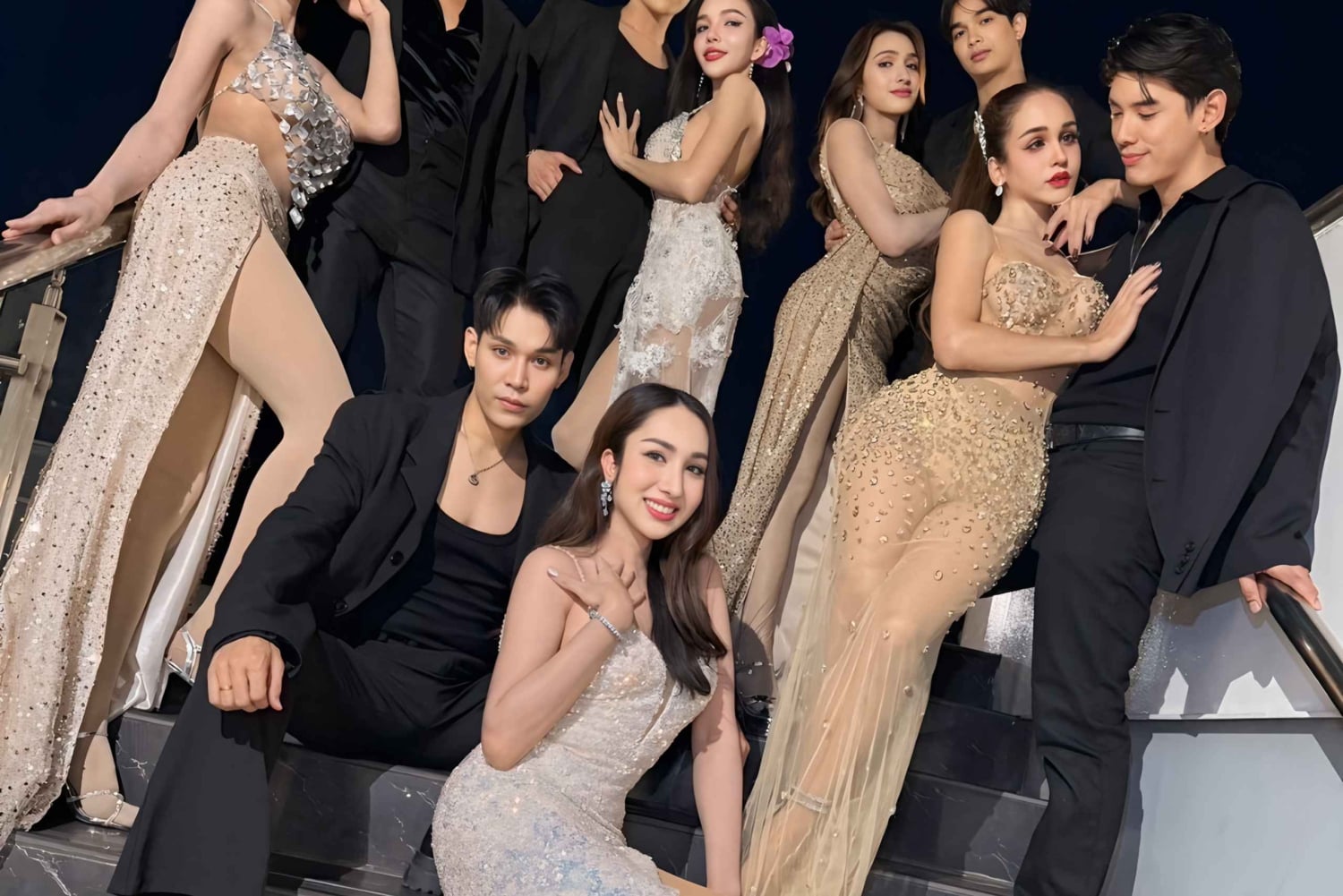 Bangkok: Fiesta de Carnaval Cena Crucero con Actuación en Directo