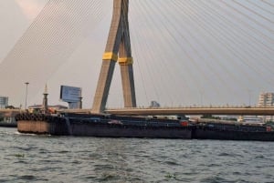 Bangkok: Crucero en barco por el Chao Phraya con bebidas ilimitadas