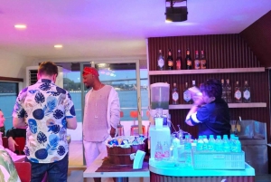 Bangkok: Crucero en barco por el Chao Phraya con bebidas ilimitadas