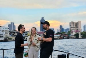 Bangkok: Crucero en barco por el Chao Phraya con bebidas ilimitadas