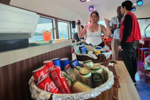 Bangkok: Crucero en barco por el Chao Phraya con bebidas ilimitadas