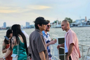 Bangkok: Crucero en barco por el Chao Phraya con bebidas ilimitadas