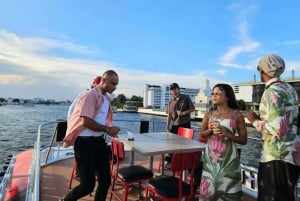 Bangkok: Crucero en barco por el Chao Phraya con bebidas ilimitadas