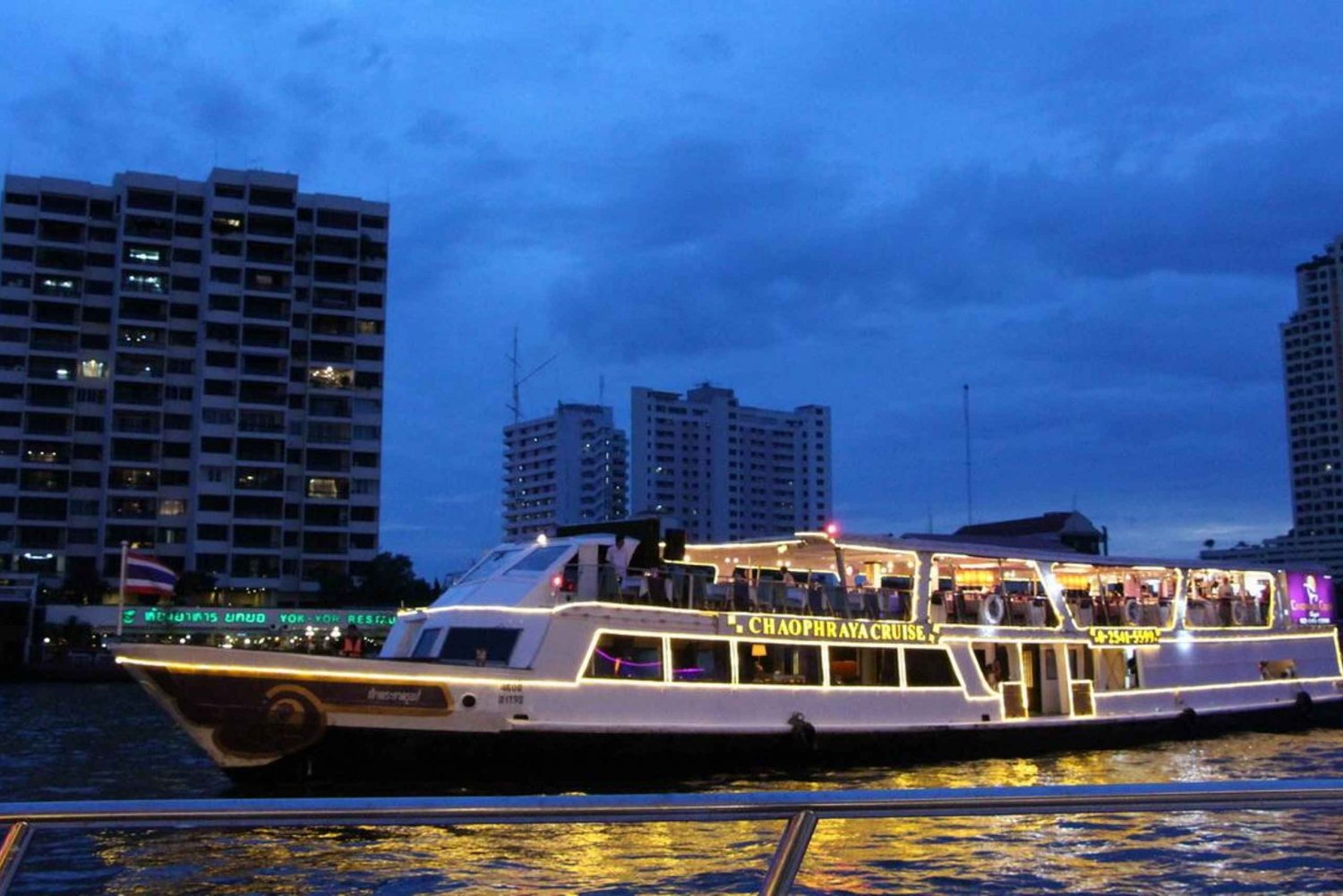 Bangkok : Dîner-croisière somptueux Opulence Chao Phraya