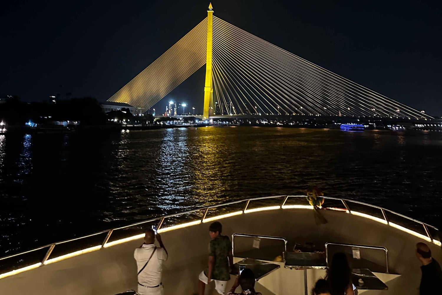 Bangkok: Chao Phraya rivierrondvaart met internationaal buffet