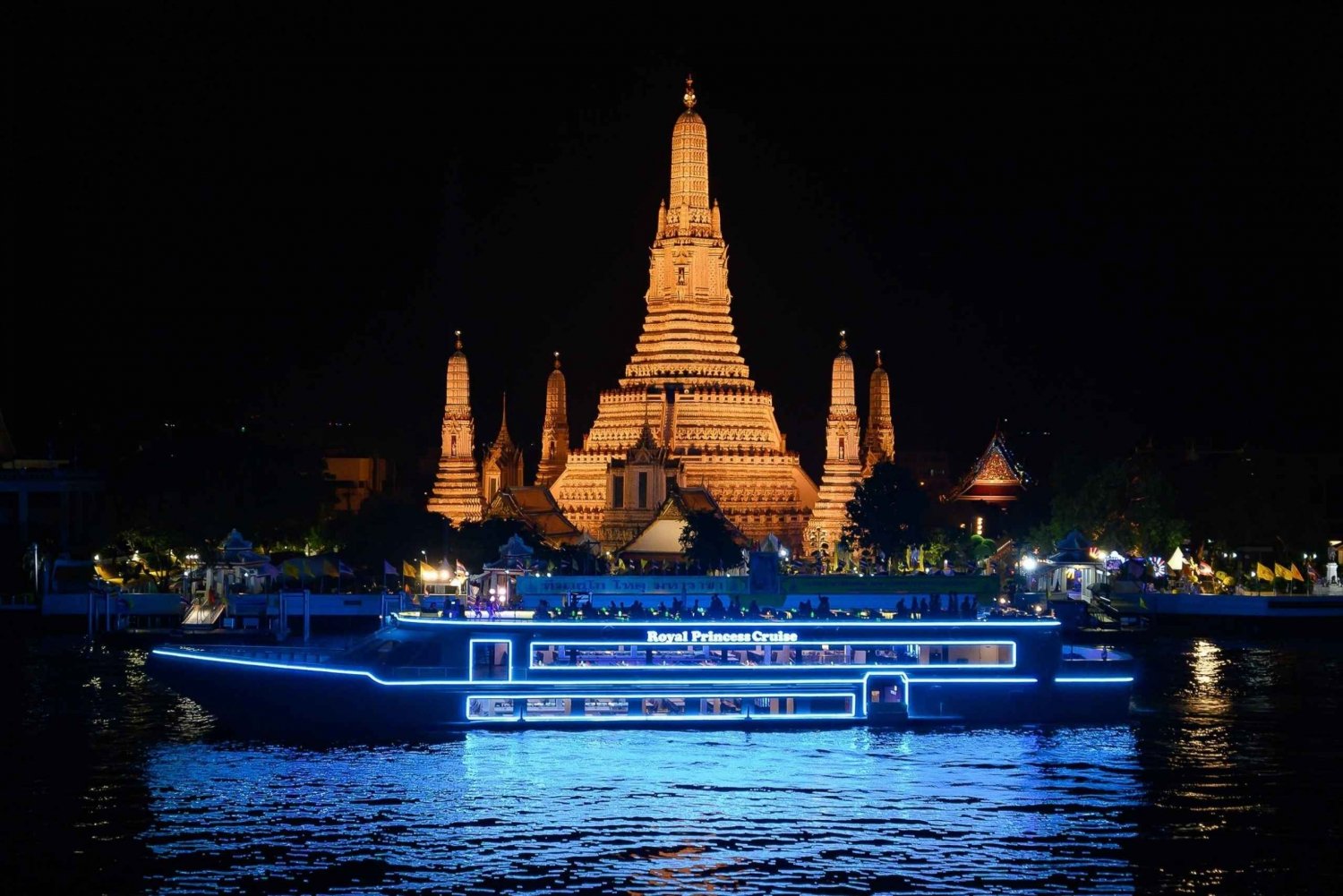 Bangkok: Royal Princess River Dinner Cruise with Live Music