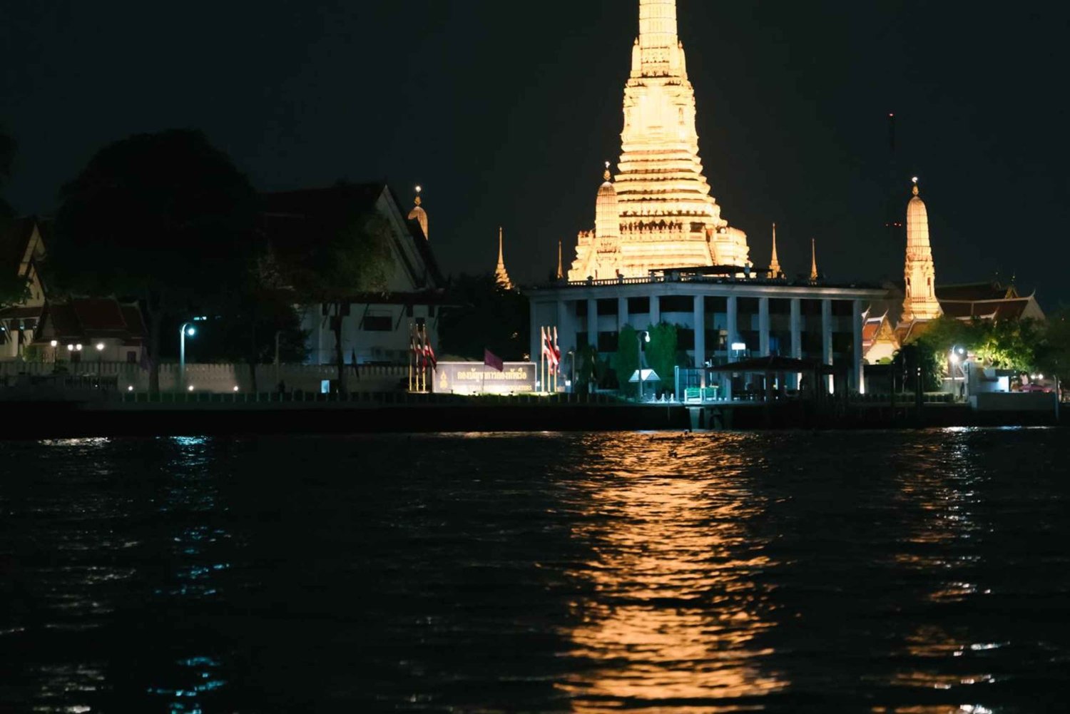 Bangkok: nocny rejs po rzece Chao Phraya łodzią long tail