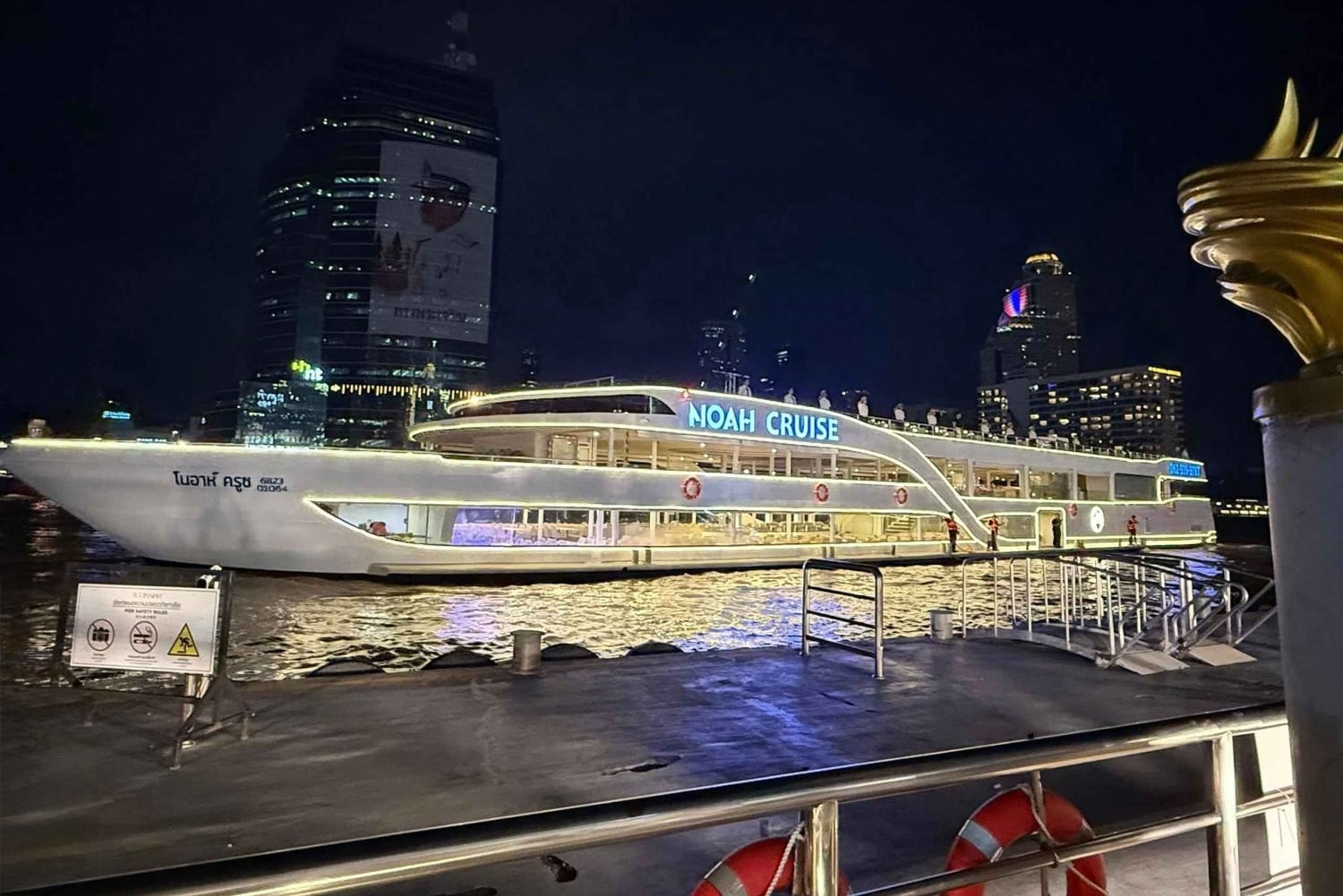 Bangkok Chao Phraya River Noah Nieuwste luxe 5-sterren cruise