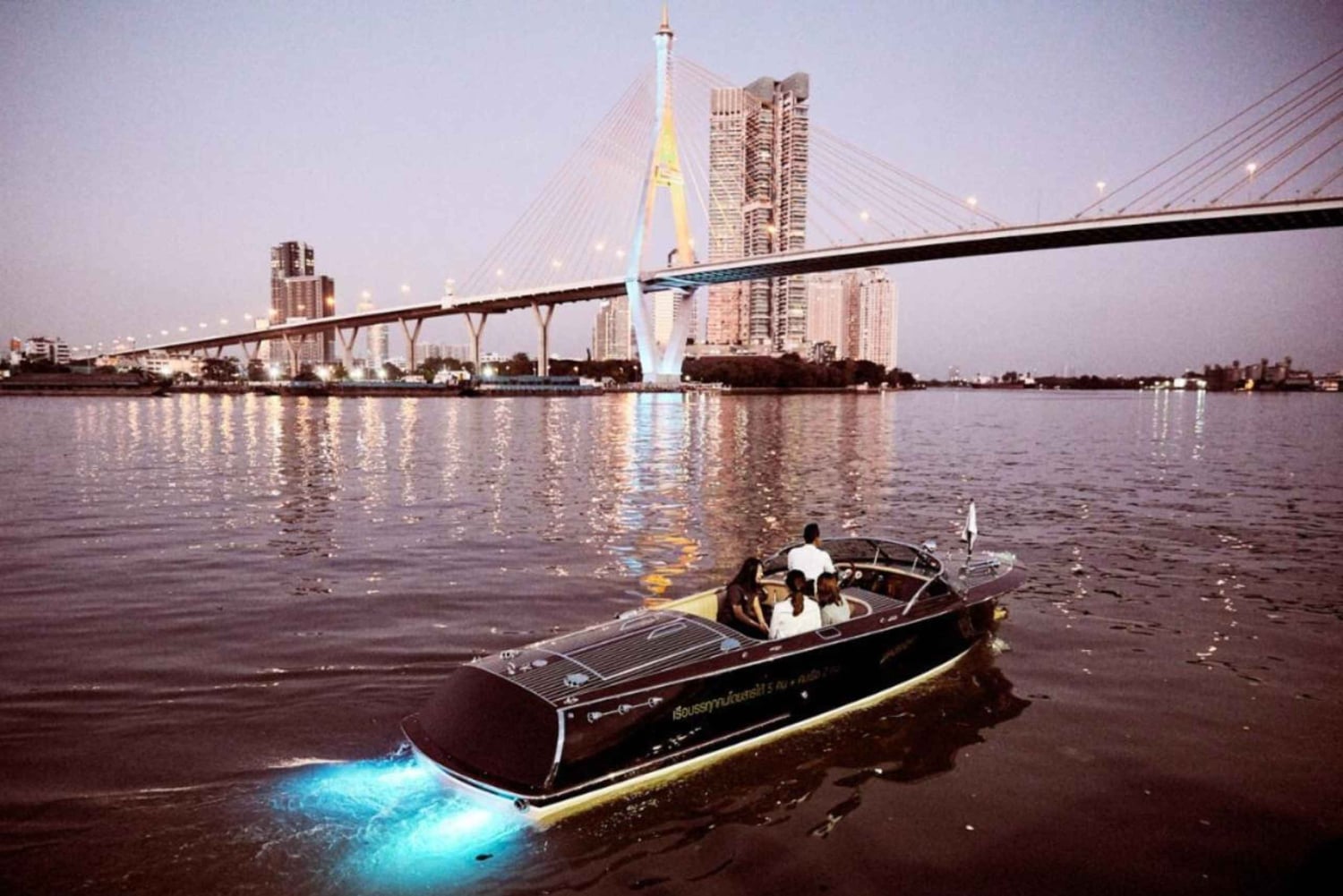 Bangkok Crucero Privado en Barco Hacker por el Río Chaophraya