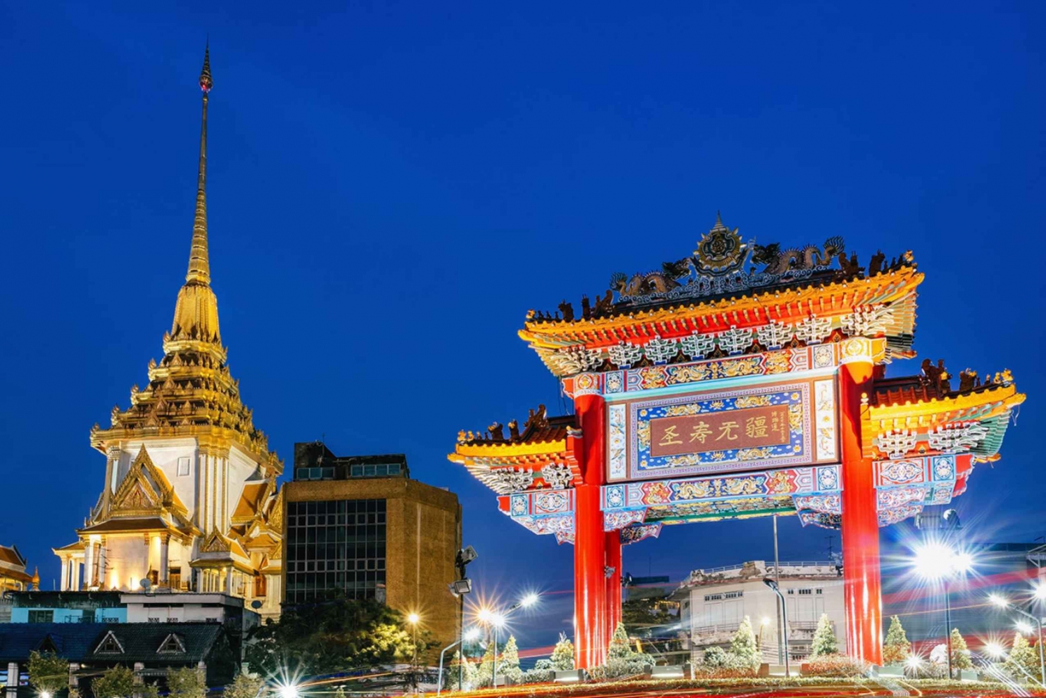 Bangkok: Chinatown and Wat Traimit Self-Guided Walking Tour