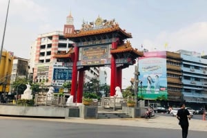 Bangkok: Tour guiado por Chinatown com visita a Wat Chakrawat