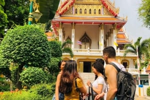 Bangkok: Wycieczka z przewodnikiem po Chinatown z wizytą w Wat Chakrawat