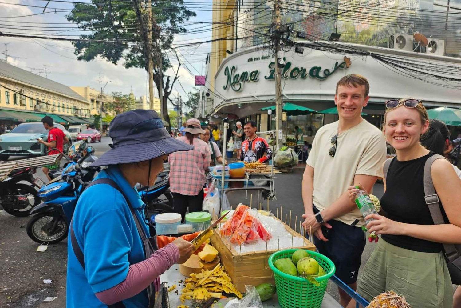 Bangkok : CHOB TUK TUK Ride + Canal Tour + Foods Tasting