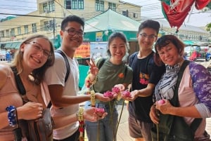 Bangkok: CHOB TUK TUK Ride + Canal Tour + Foods Tasting