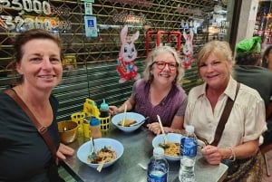 Bangkok: CHOB TUK TUK Ride + Canal Tour + Foods Tasting