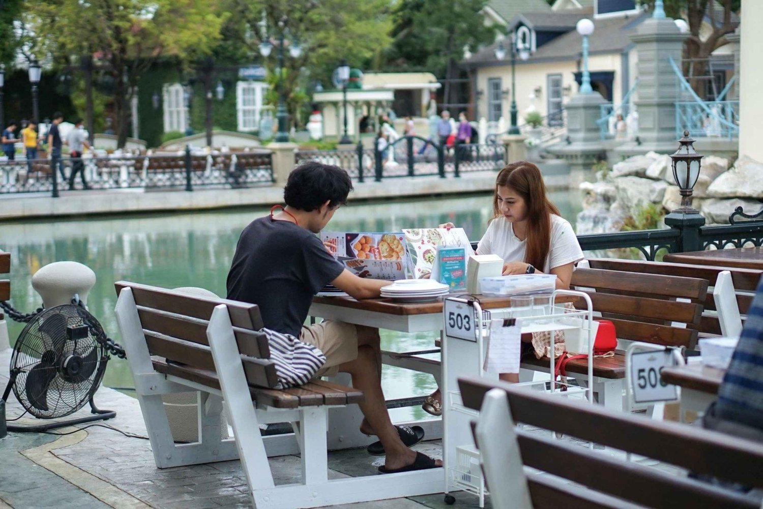 Bangkok: Chocolate Ville Entry with Transfer & Guide