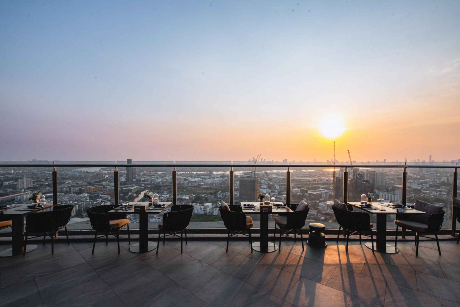 Bangkok: Cielo Sky Bar & Restaurant Rooftop