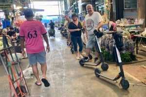 Bangkokissa: City Highlights Electric Scooter Tour