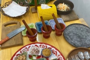 Bangkok Cooking Class : Traditional Thai dishes&Market Trip