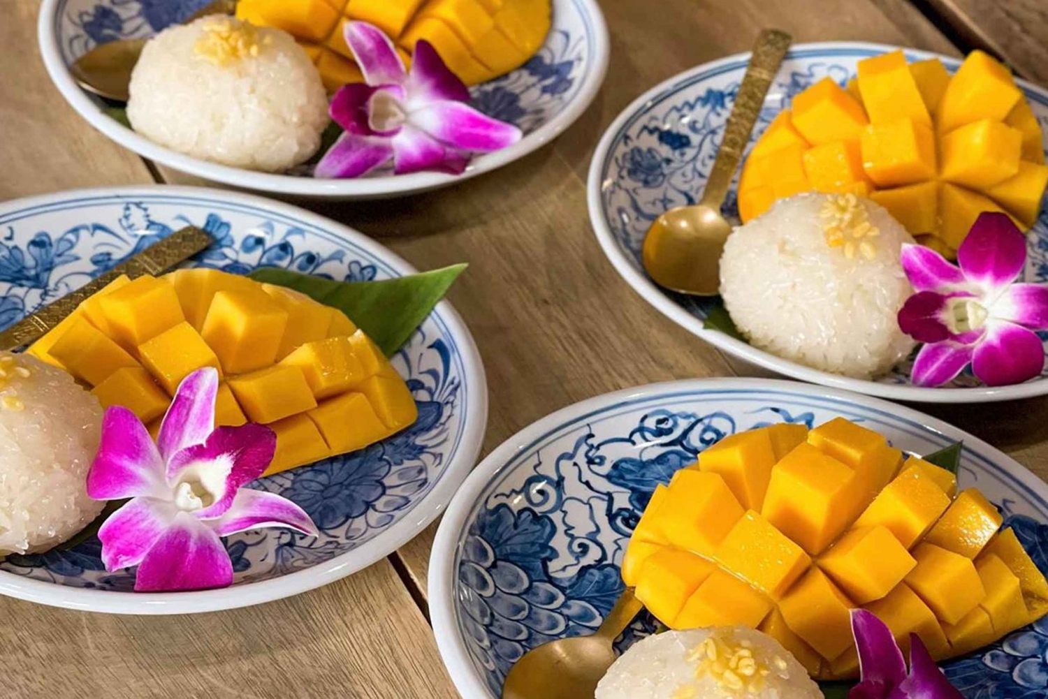 Banguecoque: Aula de culinária com visita ao mercado e passeio de Tuk Tuk