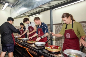 Banguecoque: Aula de culinária com visita ao mercado e passeio de Tuk Tuk