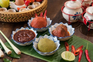 Banguecoque: Aula de culinária com visita ao mercado e passeio de Tuk Tuk