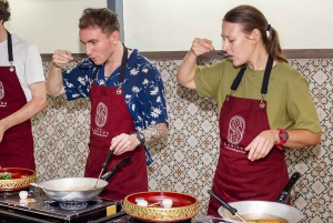 Banguecoque: Aula de culinária com visita ao mercado e passeio de Tuk Tuk
