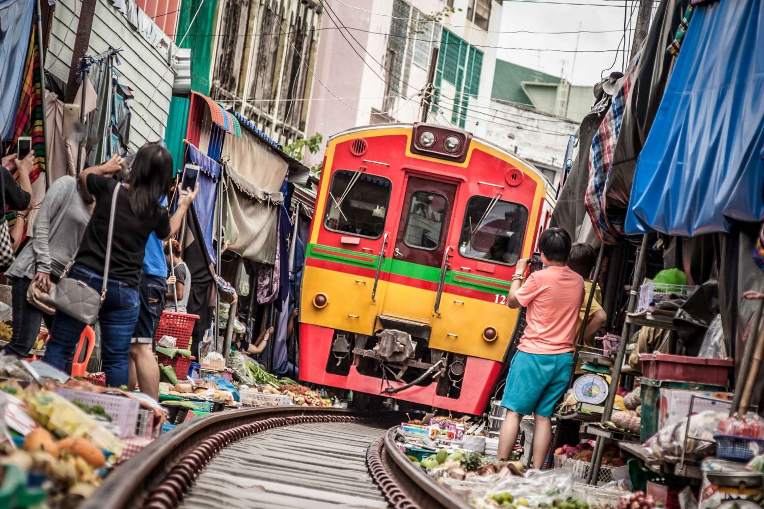 Bangkok: Escursione di un giorno a Damnoen Saduak, al mercato dei treni e a Mahanakhon