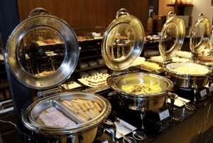 Bangkok: Don Mueang Airport Miracle Lounge Access